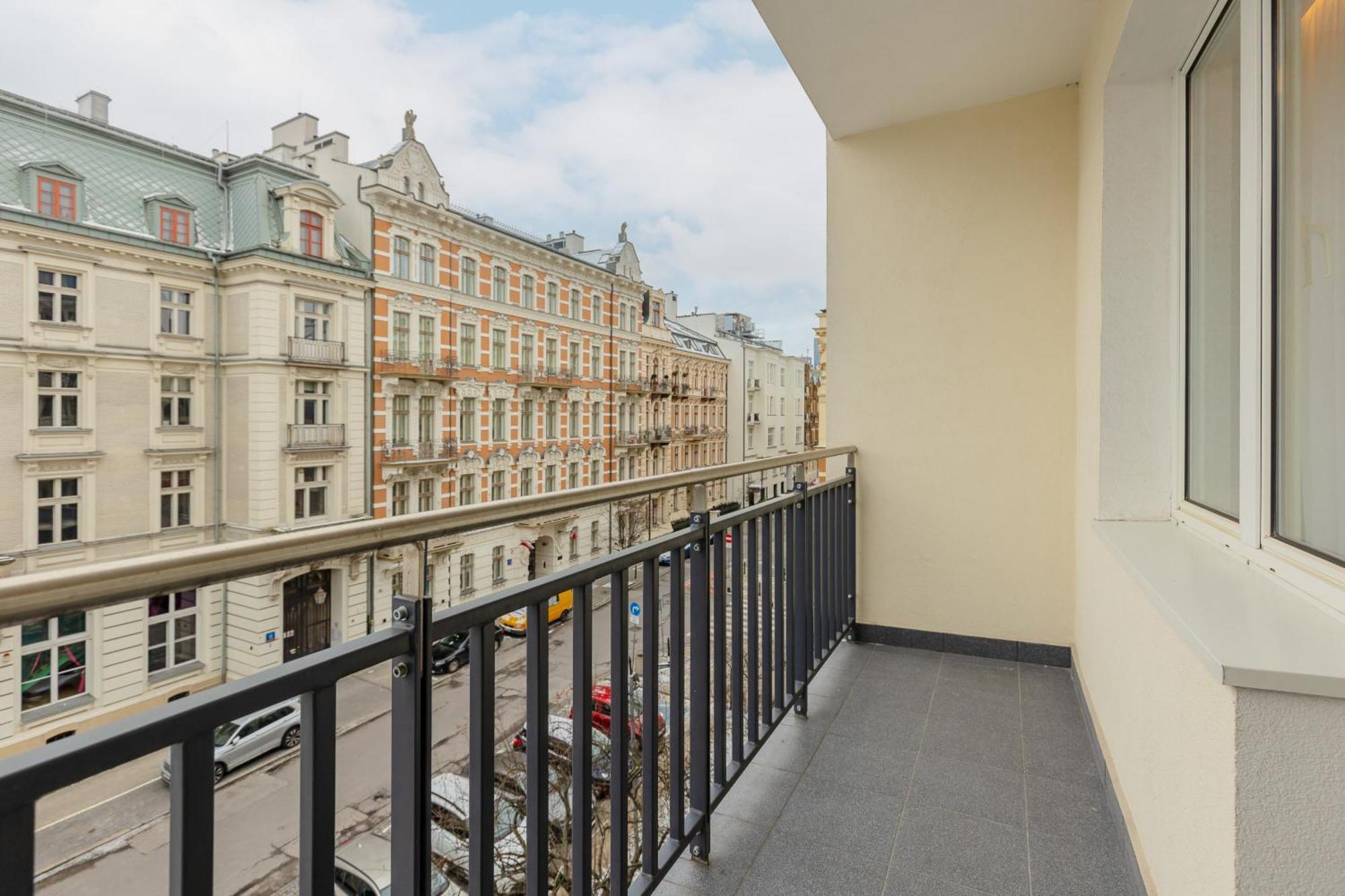 Butas Lux Blue Moon Center Foksal By Renters Prestige Warsaw