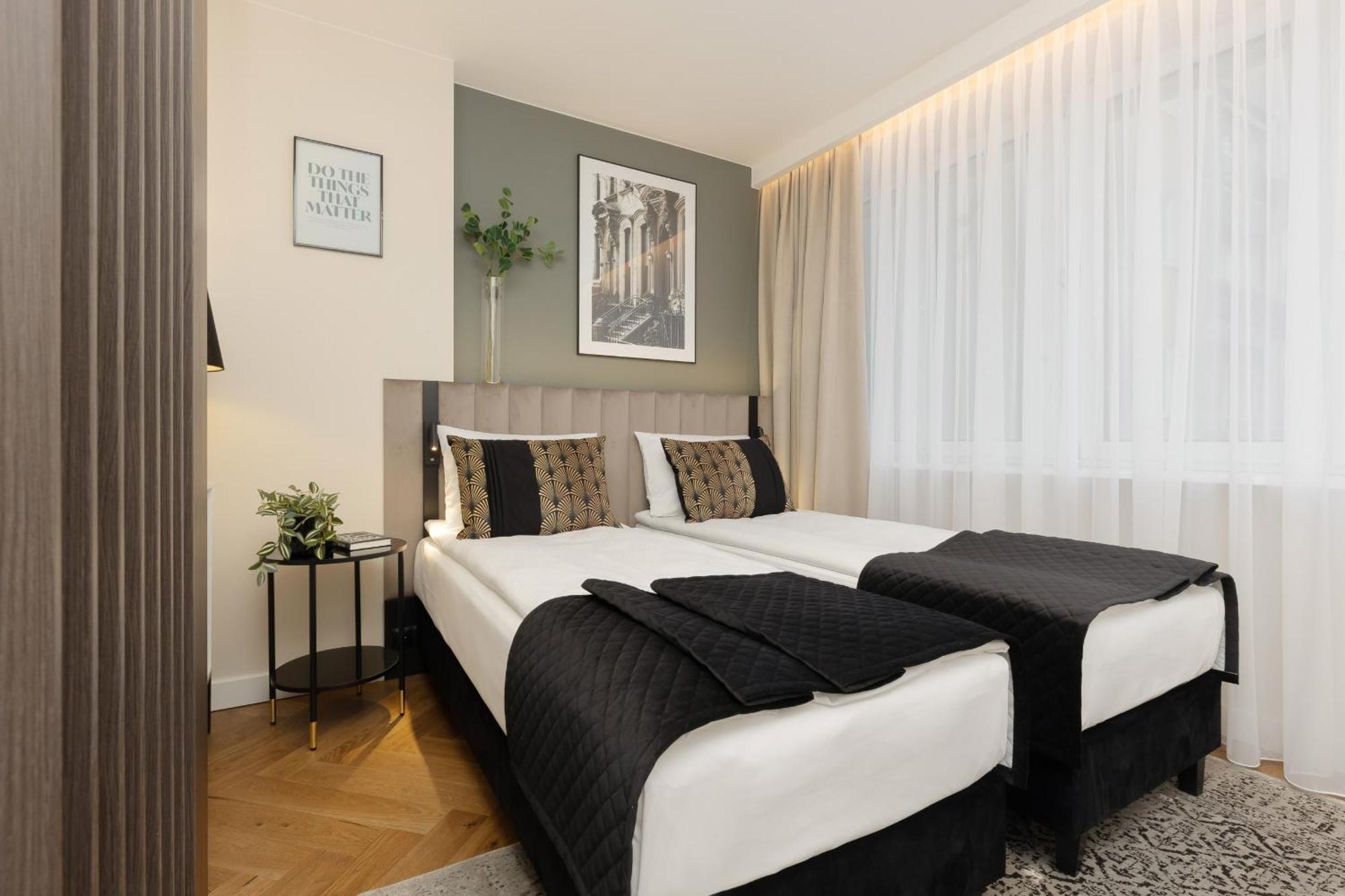 Lux Blue Moon Center Foksal By Renters Prestige Butas Warsaw
