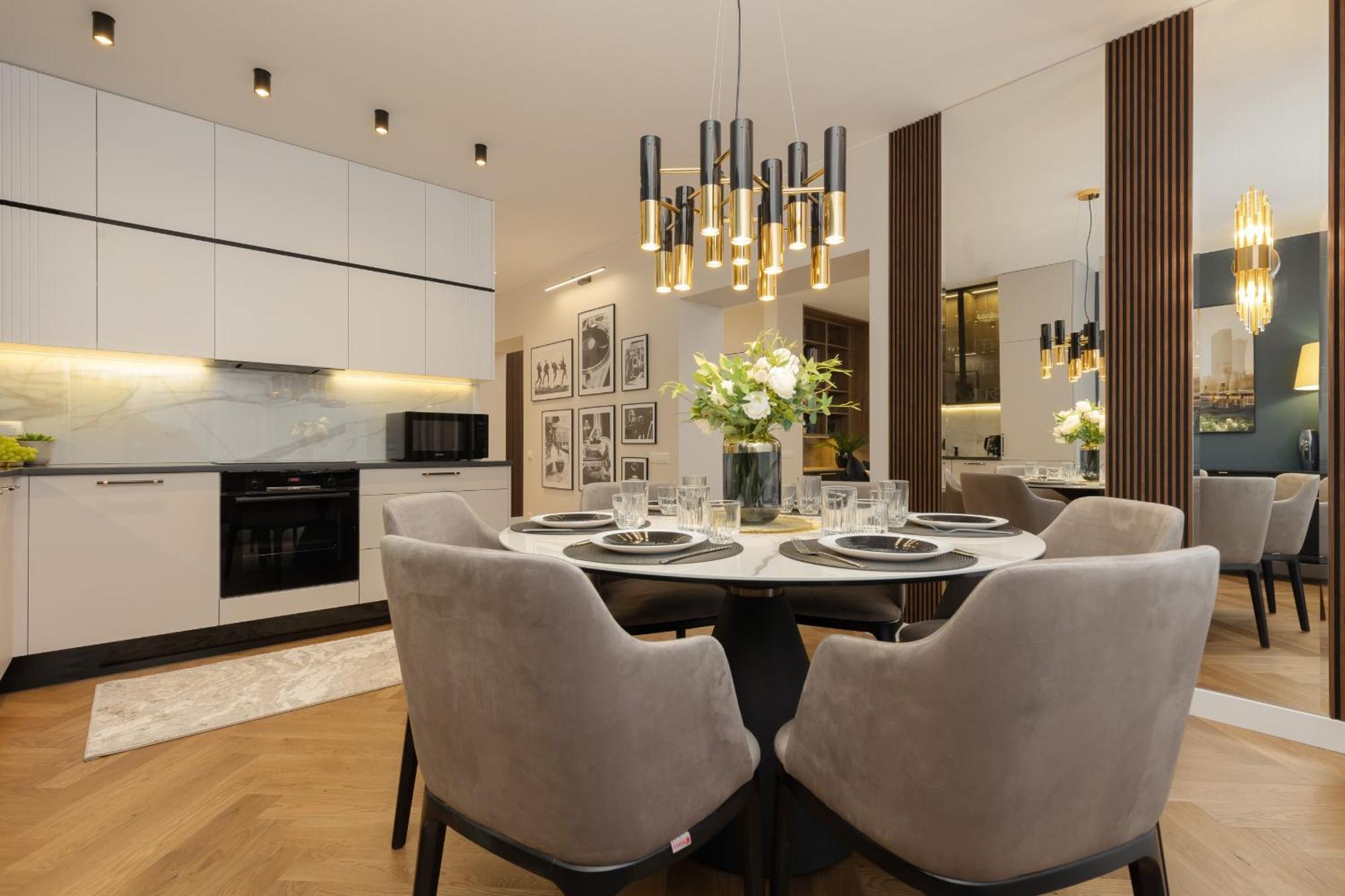 Butas Lux Blue Moon Center Foksal By Renters Prestige